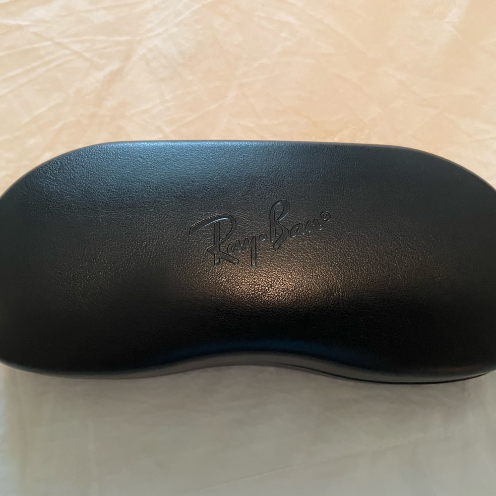 Ray-Ban Sleek Black Glass Case